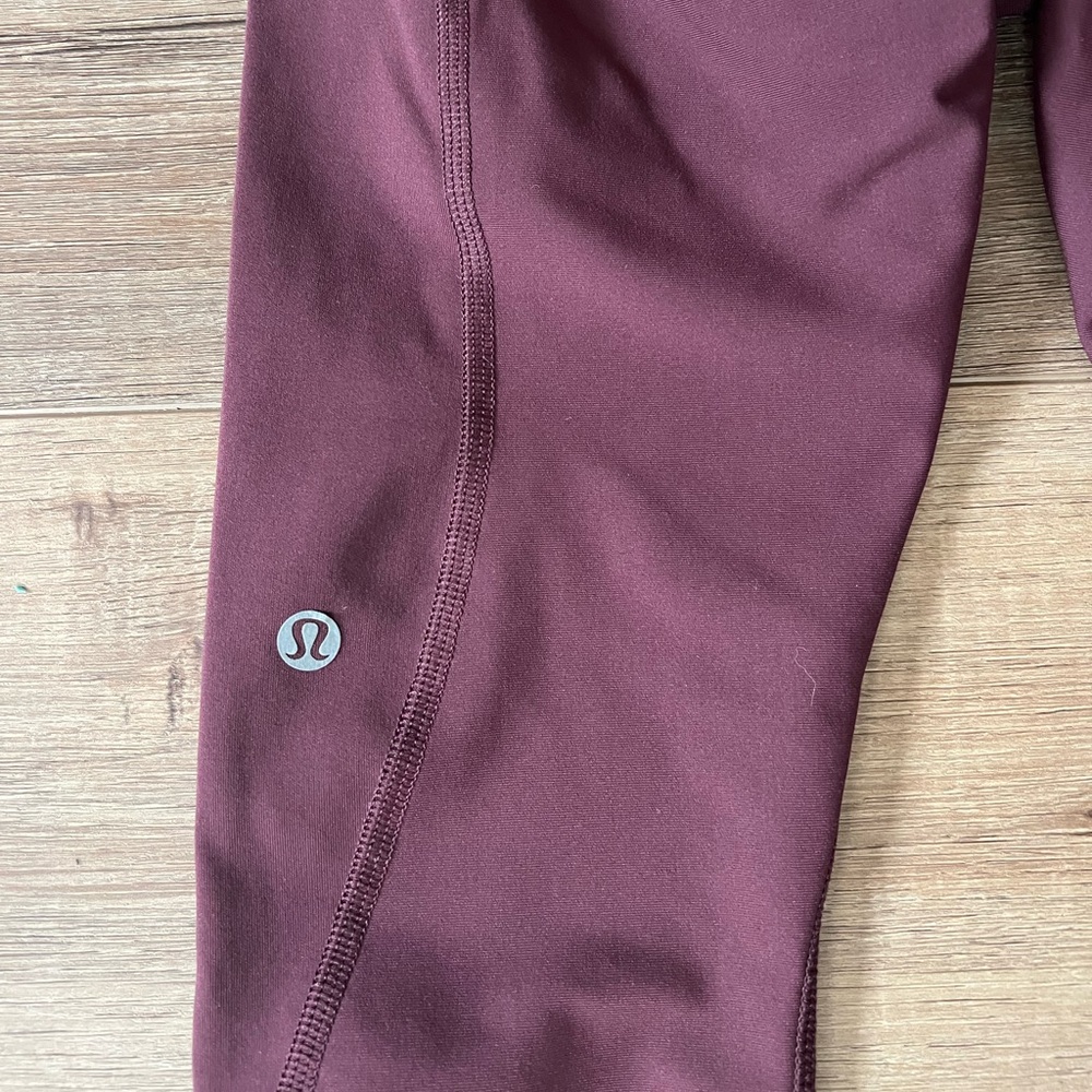 Lululemon Tight Stuff Crop Bordeaux Drama /Raspberry Size 4 Leggings - Picture 2 of 7
